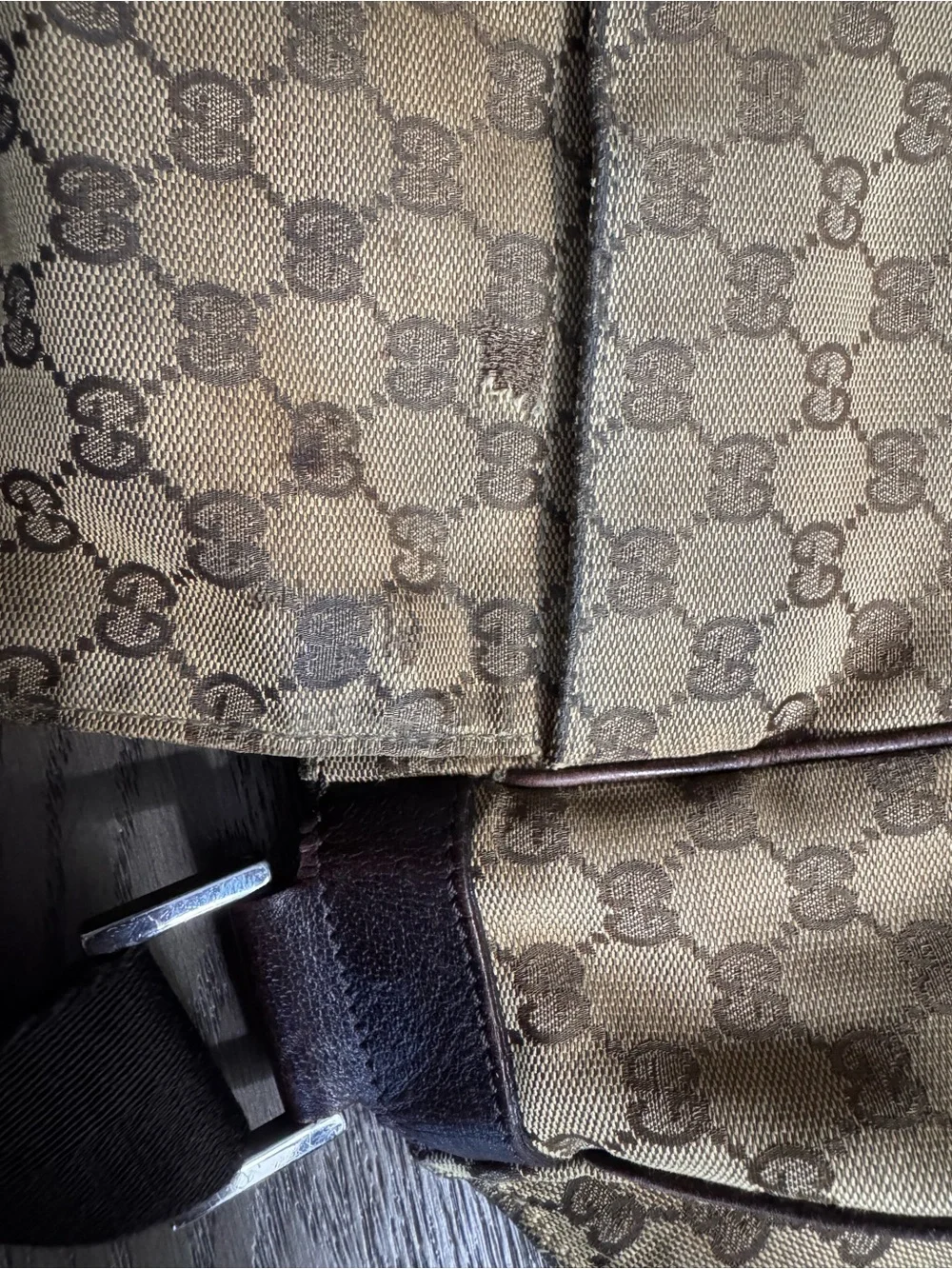 Authentic Gucci GG Canvas Messenger Crossbody Bag Beige Brown